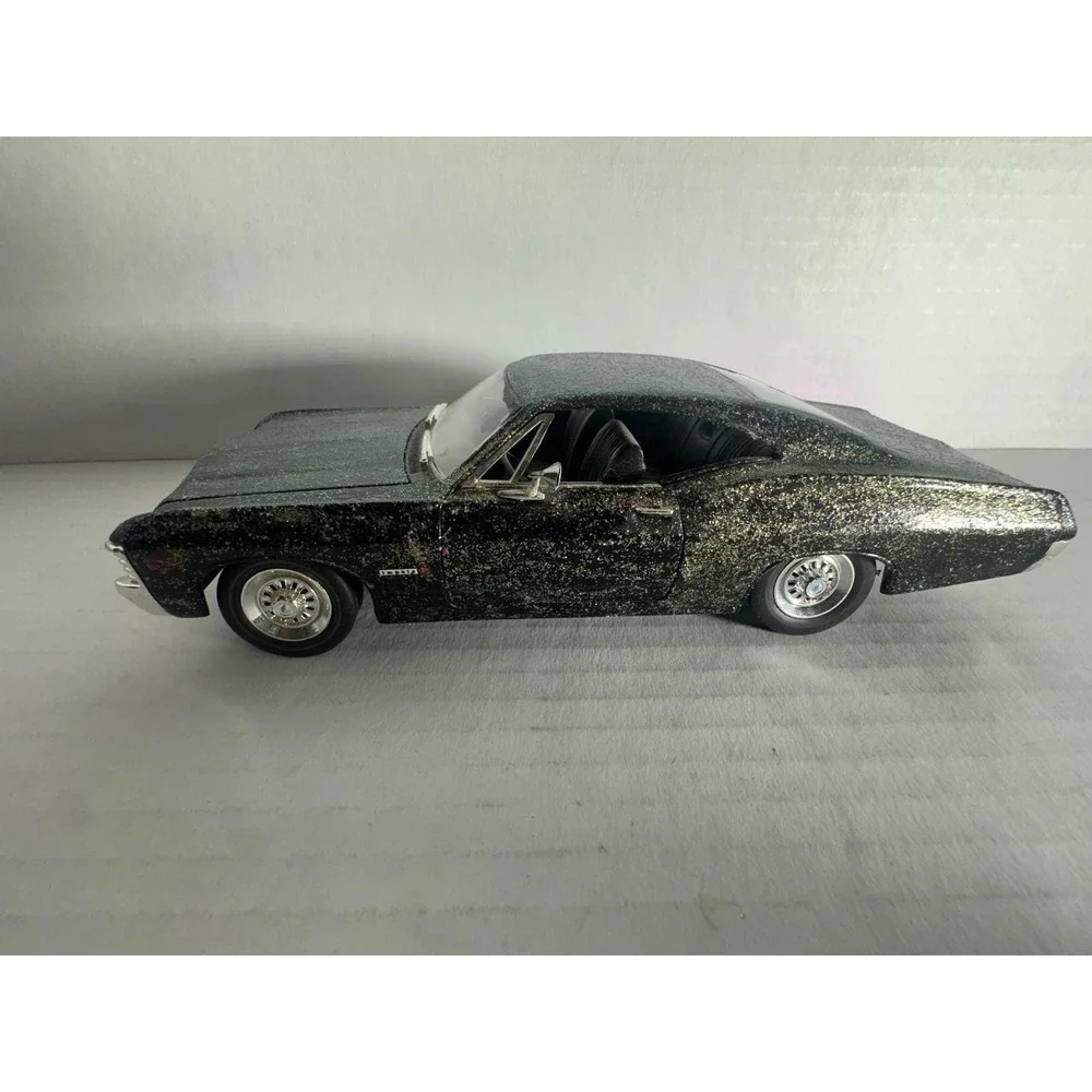 Jada 1:24 Scale 1967 Chevrolet Impala SS Collectible Model Car
